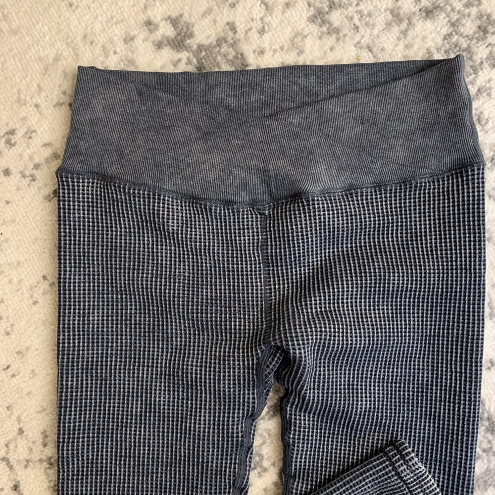 FOREVER 21 Activewear Textured High Rise Leggings - V Front Size L NWT - Picture 6 of 7